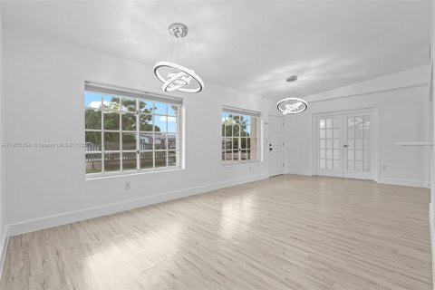 Снять в аренду таунхаус в Майами, Флорида 4 спальни, 204.66м2, № 1956145 - фото 8