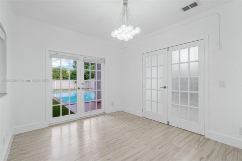 Снять в аренду таунхаус в Майами, Флорида 4 спальни, 204.66м2, № 1956145 - фото 16