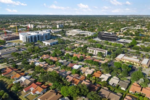 House in Coral Springs, Florida 3 bedrooms, 292.08 sq.m. № 1189893 - photo 1