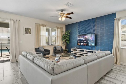 House in Davenport, Florida 8 bedrooms, 363.15 sq.m. № 219667 - photo 26