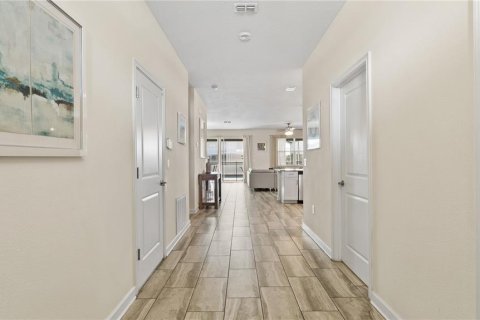 House in Davenport, Florida 8 bedrooms, 363.15 sq.m. № 219667 - photo 5