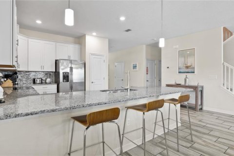 House in Davenport, Florida 8 bedrooms, 363.15 sq.m. № 219667 - photo 24