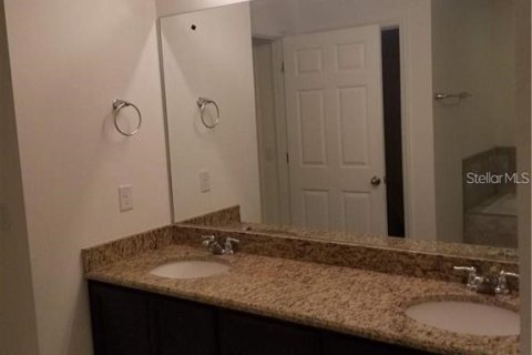 Villa ou maison à louer à Kissimmee, Floride: 3 chambres, 184.5 m2 № 2302634 - photo 10