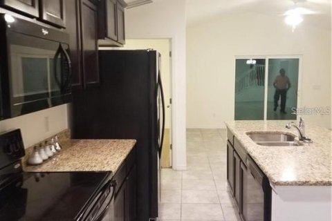 Villa ou maison à louer à Kissimmee, Floride: 3 chambres, 184.5 m2 № 2302634 - photo 3
