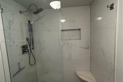 Condo in Jupiter, Florida, 2 bedrooms  № 1994791 - photo 9