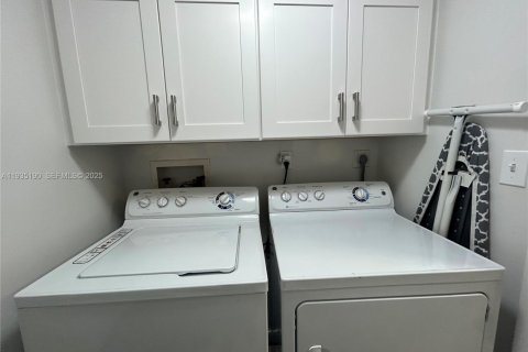 Condo in Jupiter, Florida, 2 bedrooms  № 1994791 - photo 13