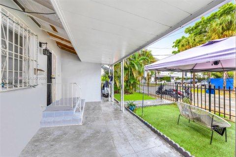 Immobilier commercial à vendre à Miami, Floride: 158.68 m2 № 2060115 - photo 4