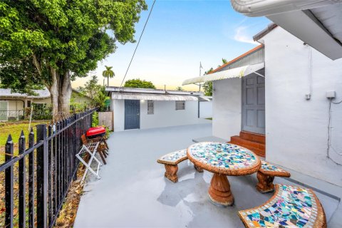 Immobilier commercial à vendre à Miami, Floride: 158.68 m2 № 2060115 - photo 5