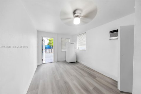 Immobilier commercial à vendre à Miami, Floride: 158.68 m2 № 2060115 - photo 7