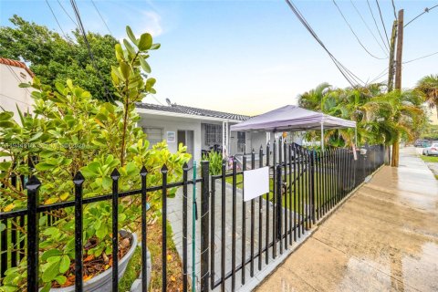 Immobilier commercial à vendre à Miami, Floride: 158.68 m2 № 2060115 - photo 3