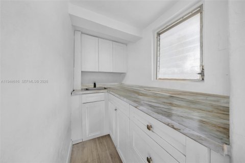 Immobilier commercial à vendre à Miami, Floride: 158.68 m2 № 2060115 - photo 9