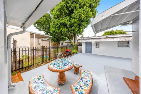 Immobilier commercial à vendre à Miami, Floride: 158.68 m2 № 2060115 - photo 10