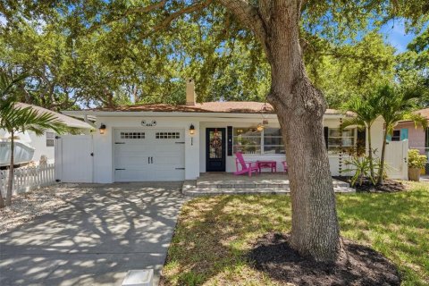 House in Clearwater, Florida 2 bedrooms, 113.62 sq.m. № 2223236 - photo 3