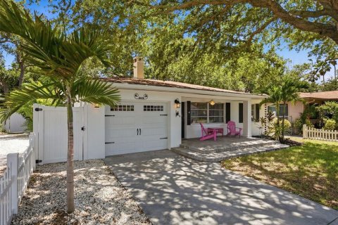 House in Clearwater, Florida 2 bedrooms, 113.62 sq.m. № 2223236 - photo 2