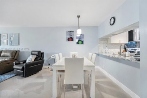 Condo in Pompano Beach, Florida, 2 bedrooms  № 2060824 - photo 16