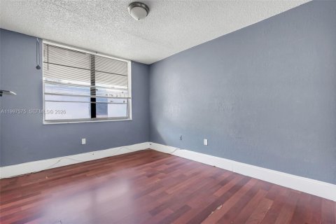 Condo in Lauderhill, Florida, 3 bedrooms  № 2060894 - photo 9