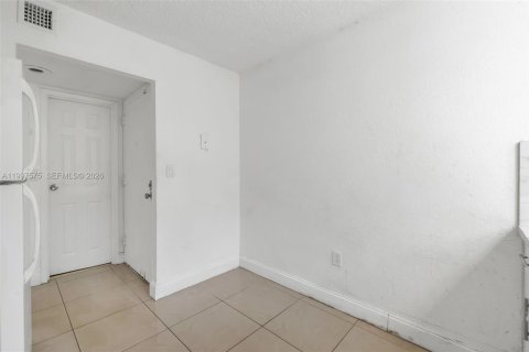 Condo in Lauderhill, Florida, 3 bedrooms  № 2060894 - photo 17