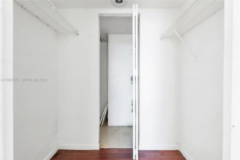 Condo in Lauderhill, Florida, 3 bedrooms  № 2060894 - photo 7