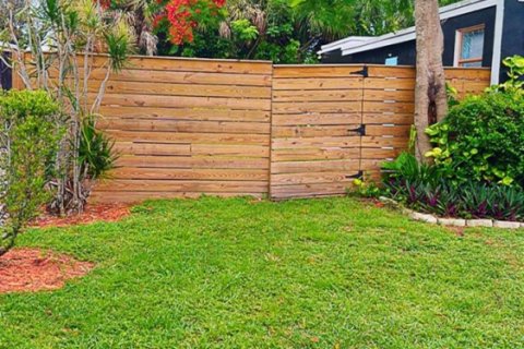 House in Lauderdale Lakes, Florida 1 bedroom, 159.61 sq.m. № 2083510 - photo 3
