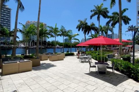 Condo in Fort Lauderdale, Florida, 2 bedrooms  № 1709796 - photo 2