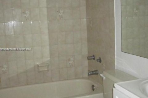 Купить кондоминиум в Майами, Флорида 2 спальни, 83.43м2, № 2049576 - фото 15