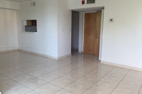 Купить кондоминиум в Майами, Флорида 2 спальни, 83.43м2, № 2049576 - фото 3