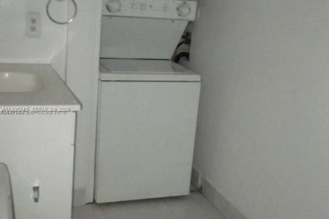 Купить кондоминиум в Майами, Флорида 2 спальни, 83.43м2, № 2049576 - фото 11