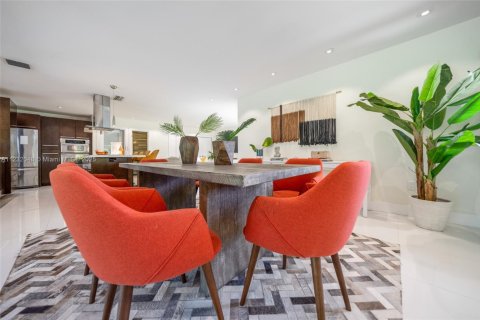 Casa en alquiler en Miami, Florida, 4 dormitorios, 214.88 m2 № 2060031 - foto 6