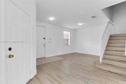 Townhouse in Miami, Florida 3 bedrooms, 165.09 sq.m. № 2040851 - photo 3