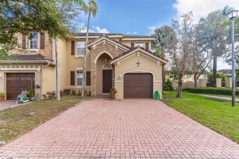 Townhouse in Miami, Florida 3 bedrooms, 165.09 sq.m. № 2040851