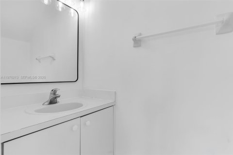 Townhouse in Miami, Florida 3 bedrooms, 165.09 sq.m. № 2040851 - photo 9