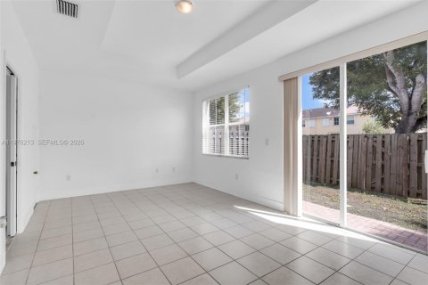 Townhouse in Miami, Florida 3 bedrooms, 165.09 sq.m. № 2040851 - photo 10