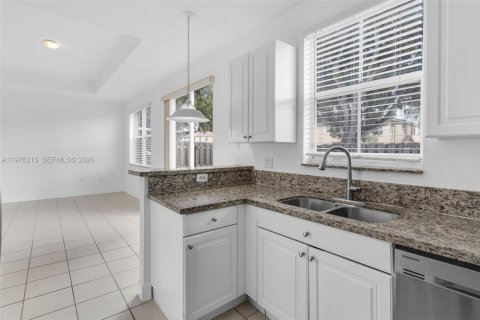 Townhouse in Miami, Florida 3 bedrooms, 165.09 sq.m. № 2040851 - photo 7
