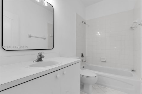 Townhouse in Miami, Florida 3 bedrooms, 165.09 sq.m. № 2040851 - photo 21
