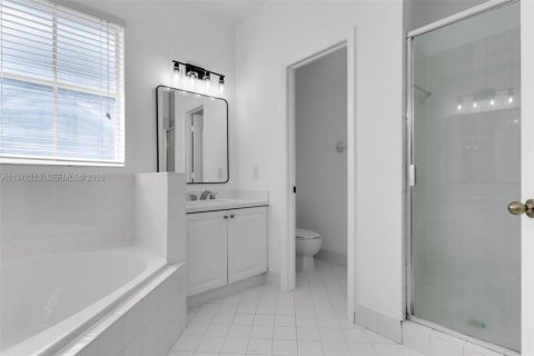 Townhouse in Miami, Florida 3 bedrooms, 165.09 sq.m. № 2040851 - photo 15