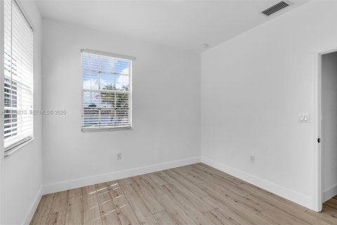 Townhouse in Miami, Florida 3 bedrooms, 165.09 sq.m. № 2040851 - photo 20
