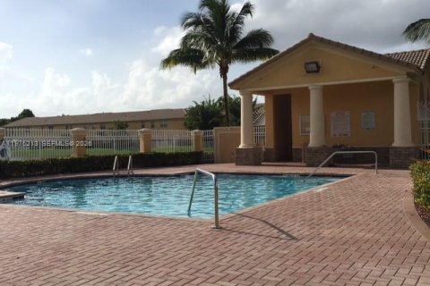 Townhouse in Miami, Florida 3 bedrooms, 165.09 sq.m. № 2040851 - photo 24