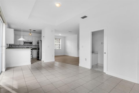 Townhouse in Miami, Florida 3 bedrooms, 165.09 sq.m. № 2040851 - photo 8