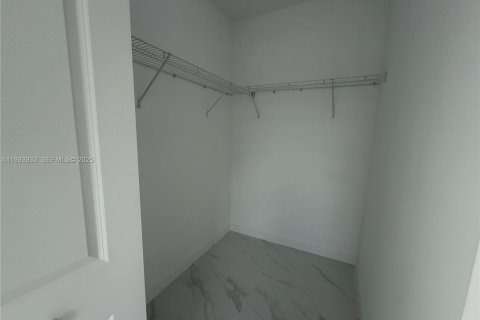 Apartment in Hialeah, Florida 2 bedrooms № 2152496 - photo 9