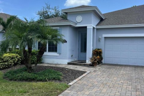 House in Vero Beach, Florida 3 bedrooms, 157.28 sq.m. № 2326273 - photo 2