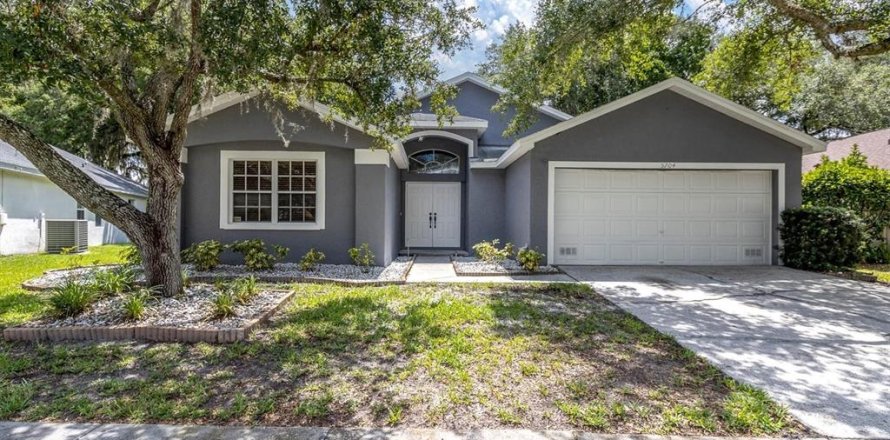House in Zephyrhills, Florida 3 bedrooms, 163.42 sq.m. № 1343644