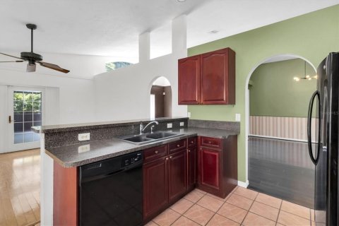 House in Zephyrhills, Florida 3 bedrooms, 163.42 sq.m. № 1343644 - photo 15