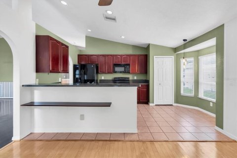 House in Zephyrhills, Florida 3 bedrooms, 163.42 sq.m. № 1343644 - photo 16