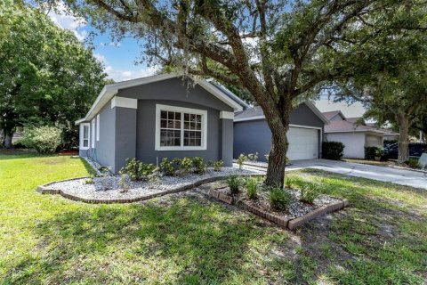 House in Zephyrhills, Florida 3 bedrooms, 163.42 sq.m. № 1343644 - photo 3