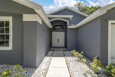 House in Zephyrhills, Florida 3 bedrooms, 163.42 sq.m. № 1343644 - photo 5