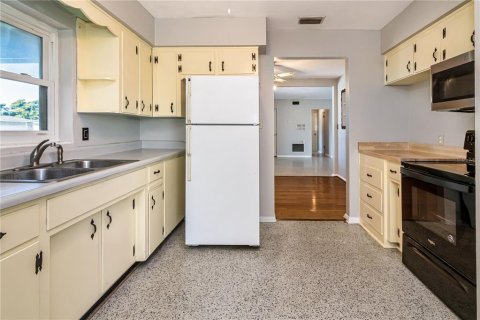 House in Orlando, Florida 3 bedrooms, 141.68 sq.m. № 1883068 - photo 14