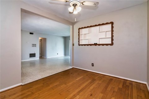 House in Orlando, Florida 3 bedrooms, 141.68 sq.m. № 1883068 - photo 12