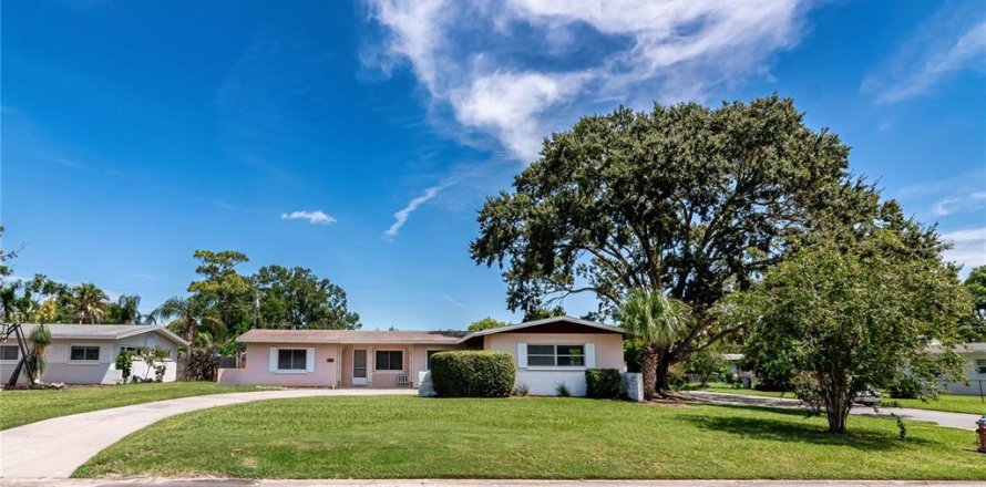 House in Orlando, Florida 3 bedrooms, 141.68 sq.m. № 1883068