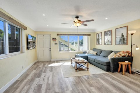 Condo in Fort Lauderdale, Florida, 2 bedrooms  № 1974533 - photo 6