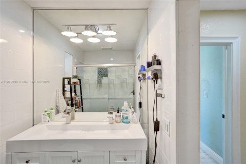 Condo in Fort Lauderdale, Florida, 2 bedrooms  № 1974533 - photo 21